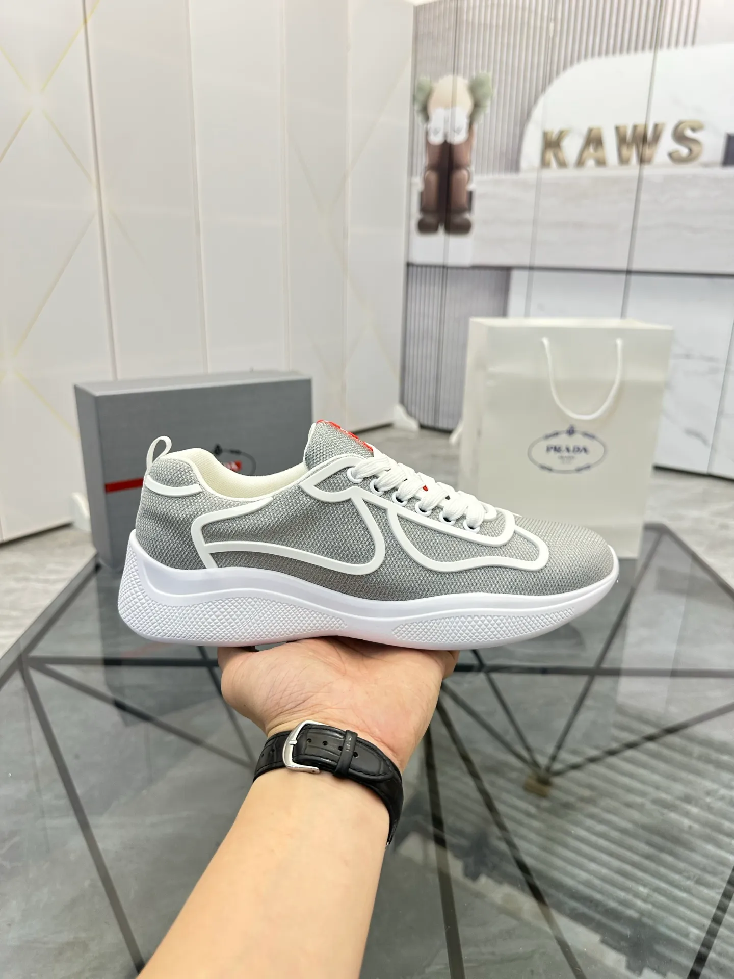 Men's shoes for sale💰: 💰P460¥ High-end top quality Product trademark: Prada * "Prada*" low-top casual shoes Regular size: 38-45 (can be customized to 46) Product materials: imported breathable fly knit upper, breathable lining, cowhide foot pads, original air cushion outsole. No.: 001